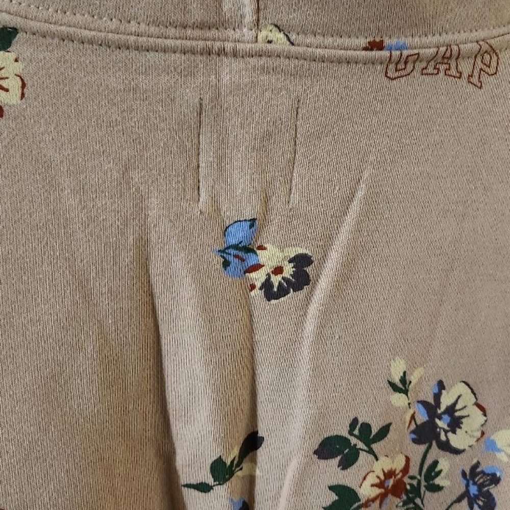 BNWOT Gap Graphic Flower Logo Hoodie - Picture 2 of 9